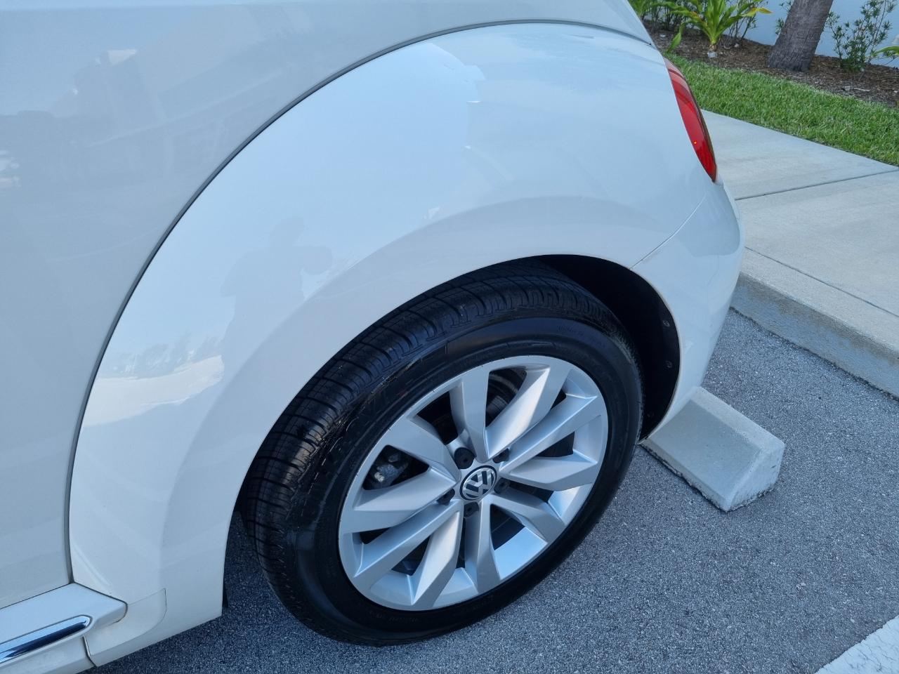 Volkswagen Beetle 2.0T Turbo Convertible 2013