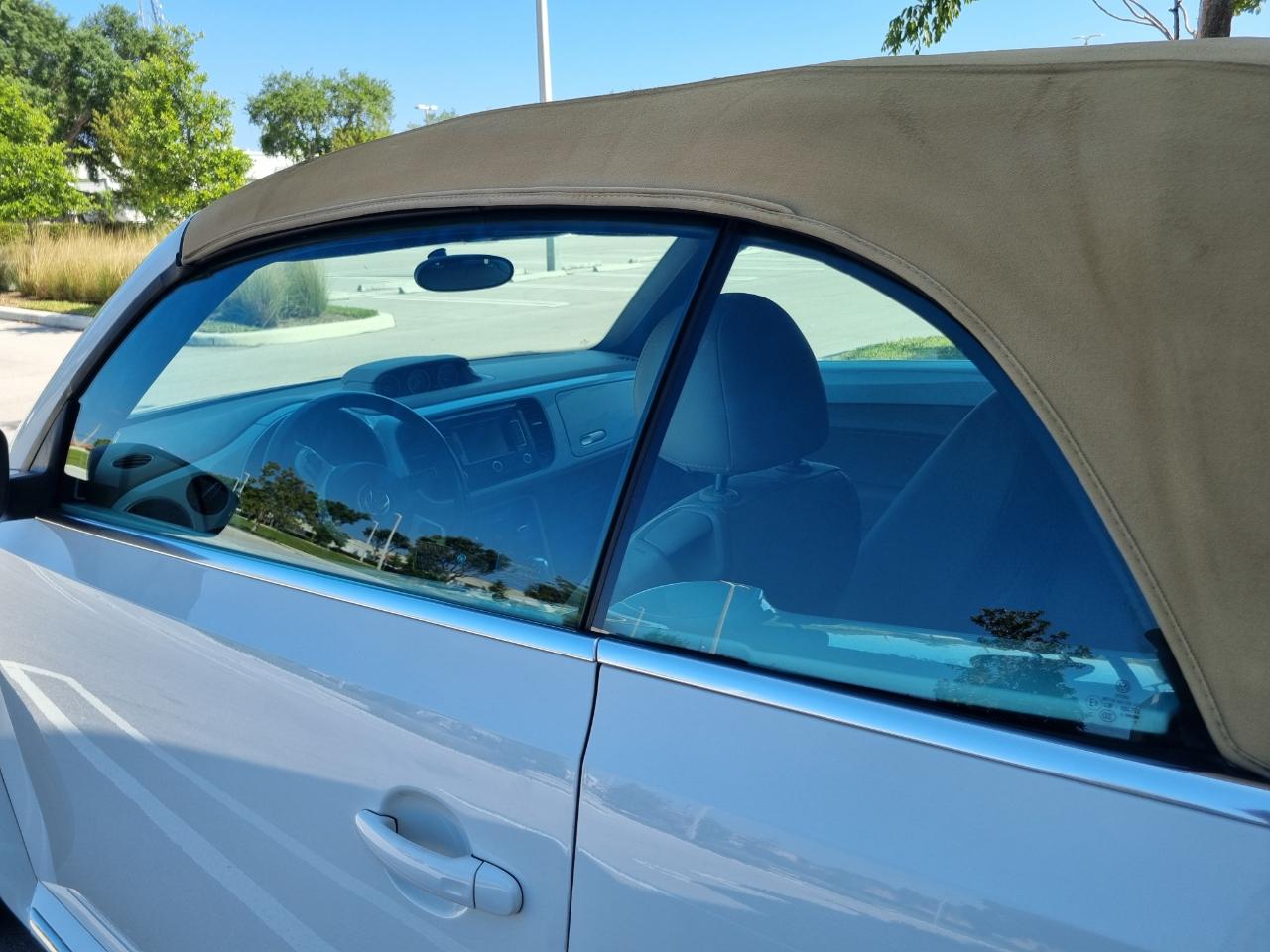 Volkswagen Beetle 2.0T Turbo Convertible 2013