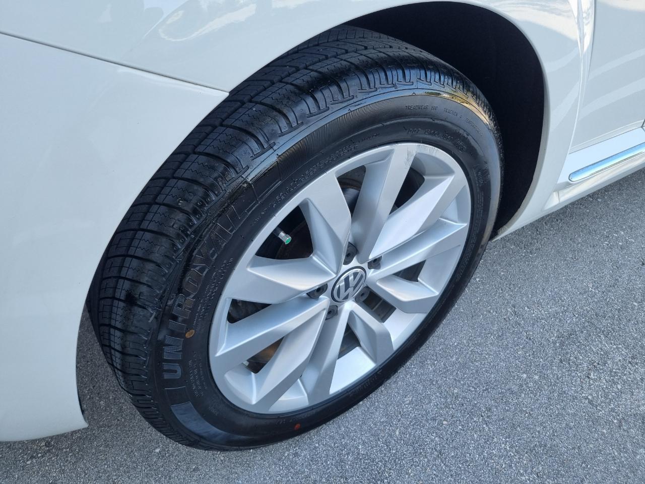 Volkswagen Beetle 2.0T Turbo Convertible 2013