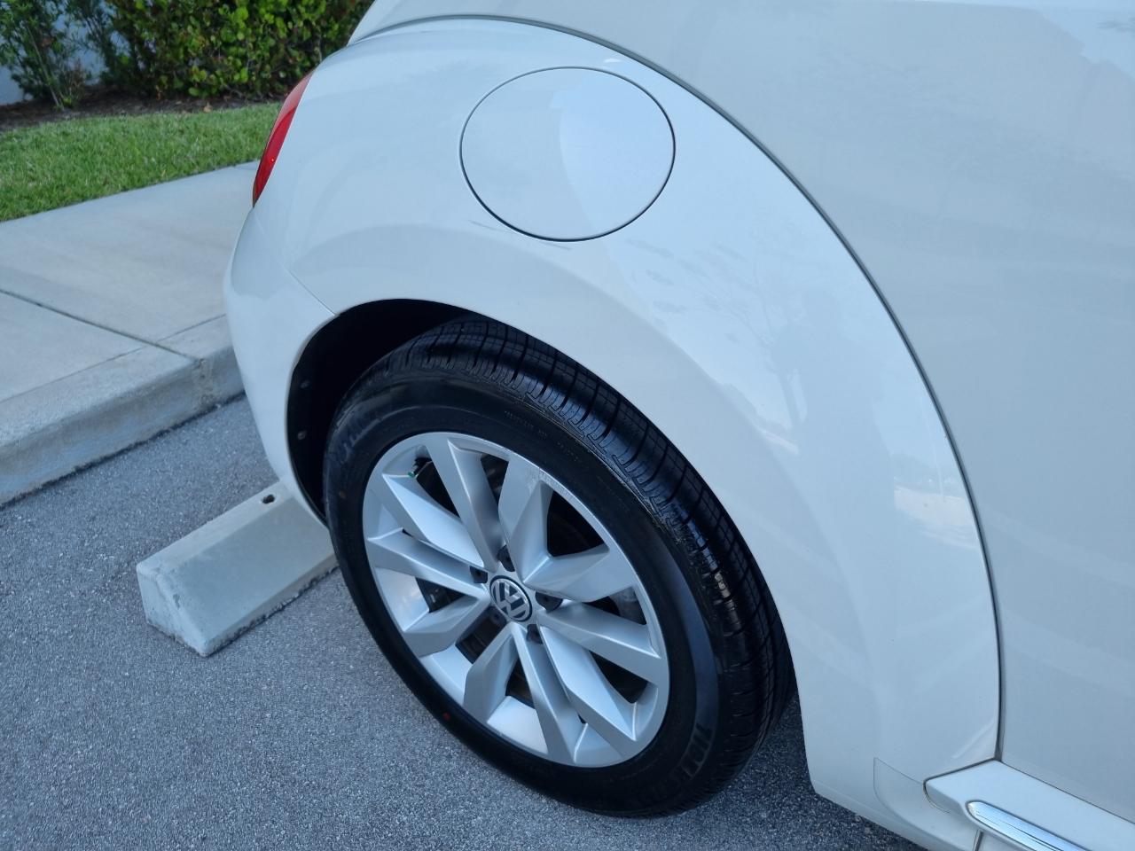 Volkswagen Beetle 2.0T Turbo Convertible 2013