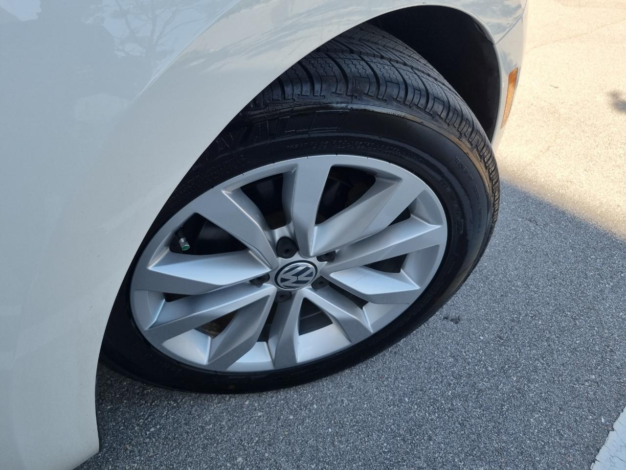 Volkswagen Beetle 2.0T Turbo Convertible 2013