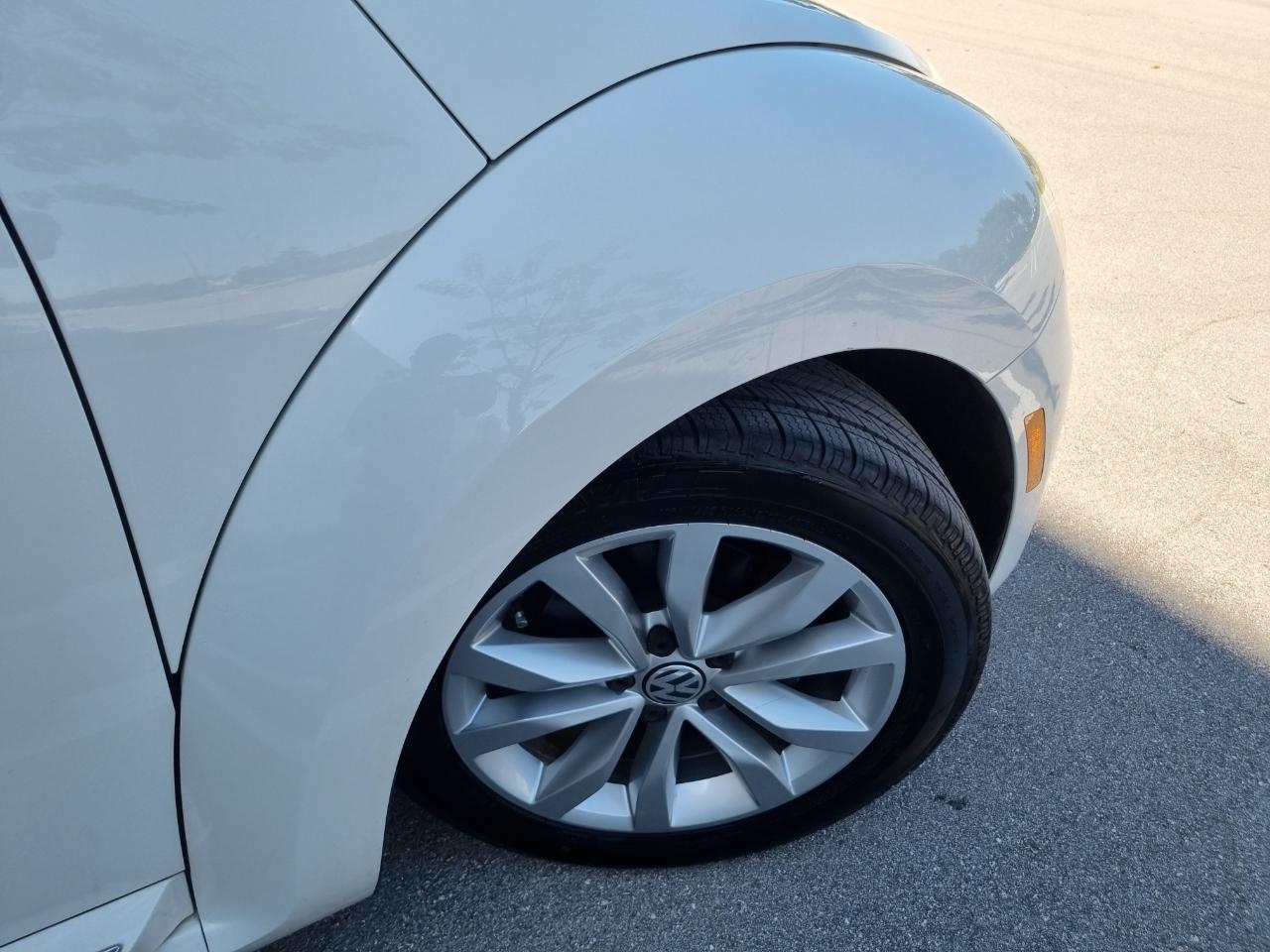 Volkswagen Beetle 2.0T Turbo Convertible 2013