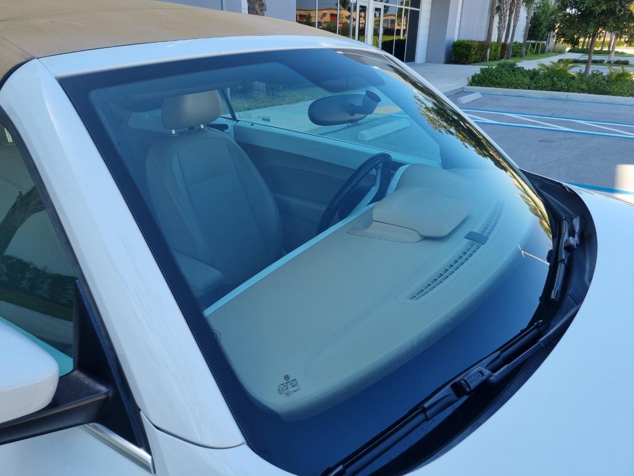 Volkswagen Beetle 2.0T Turbo Convertible 2013