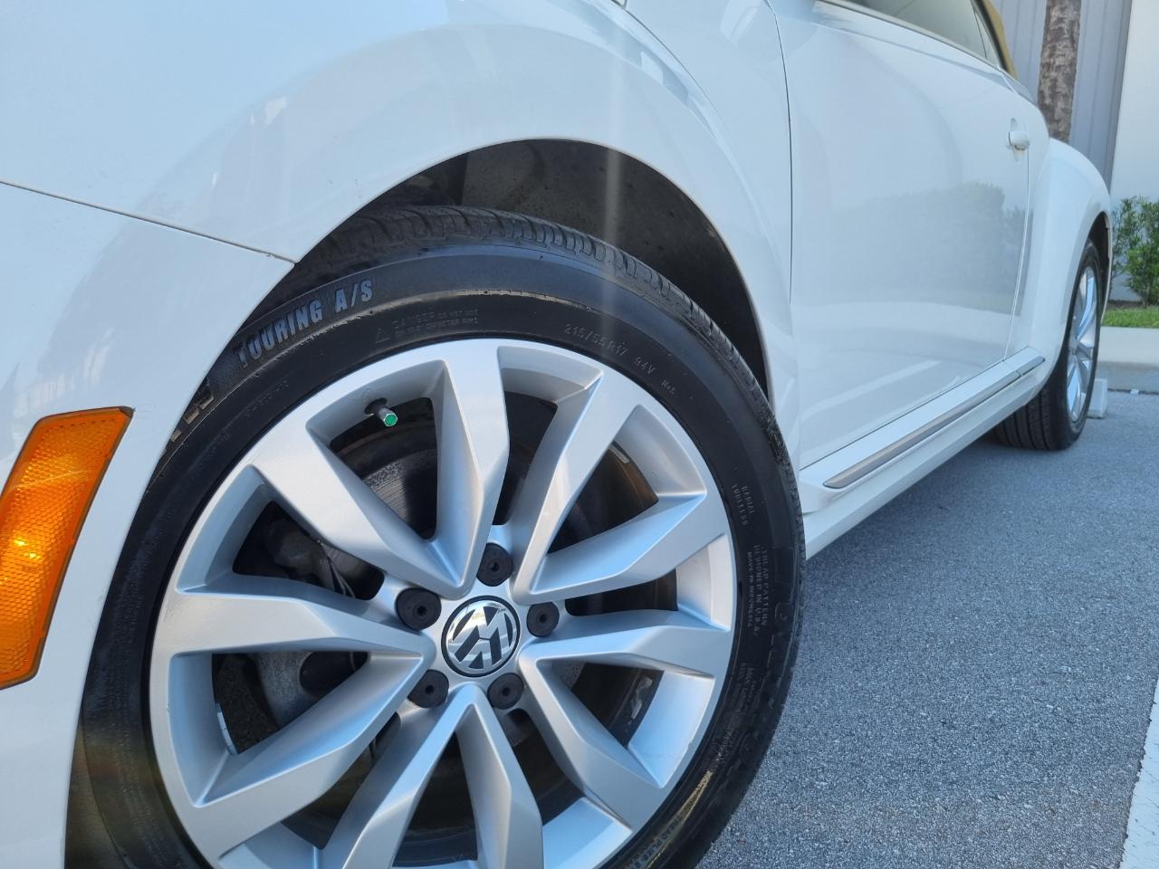 Volkswagen Beetle 2.0T Turbo Convertible 2013