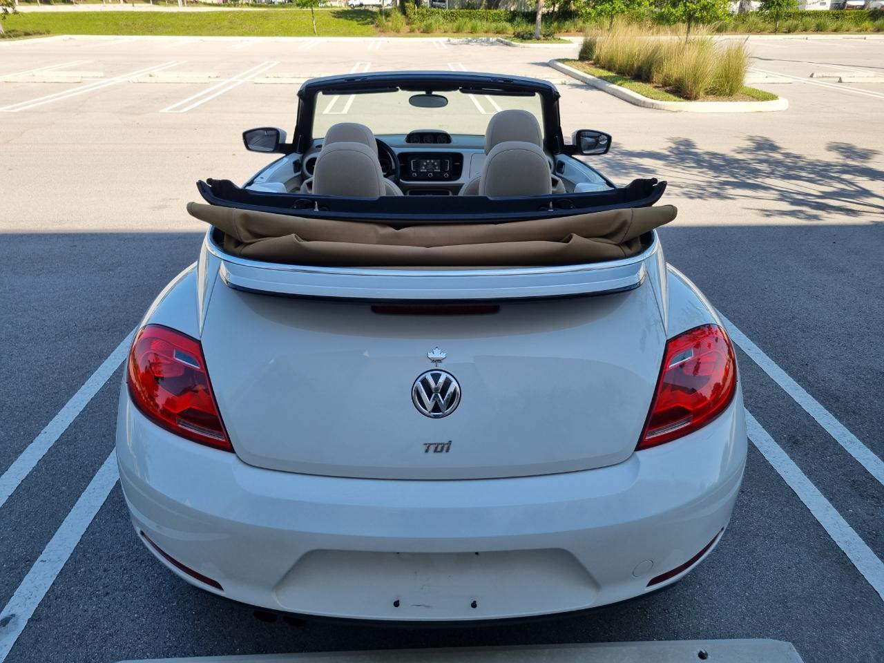 Volkswagen Beetle 2.0T Turbo Convertible 2013