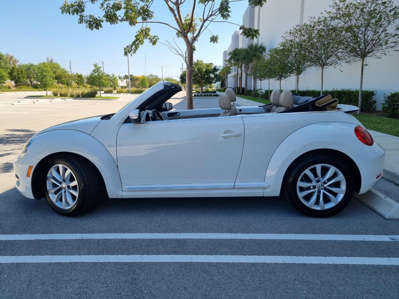 Volkswagen Beetle 2.0T Turbo Convertible 2013