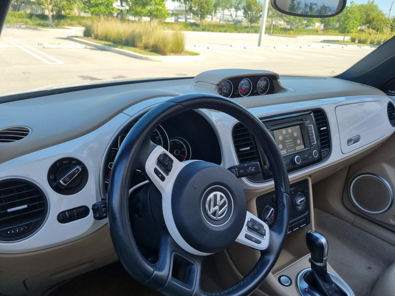 Volkswagen Beetle 2.0T Turbo Convertible 2013