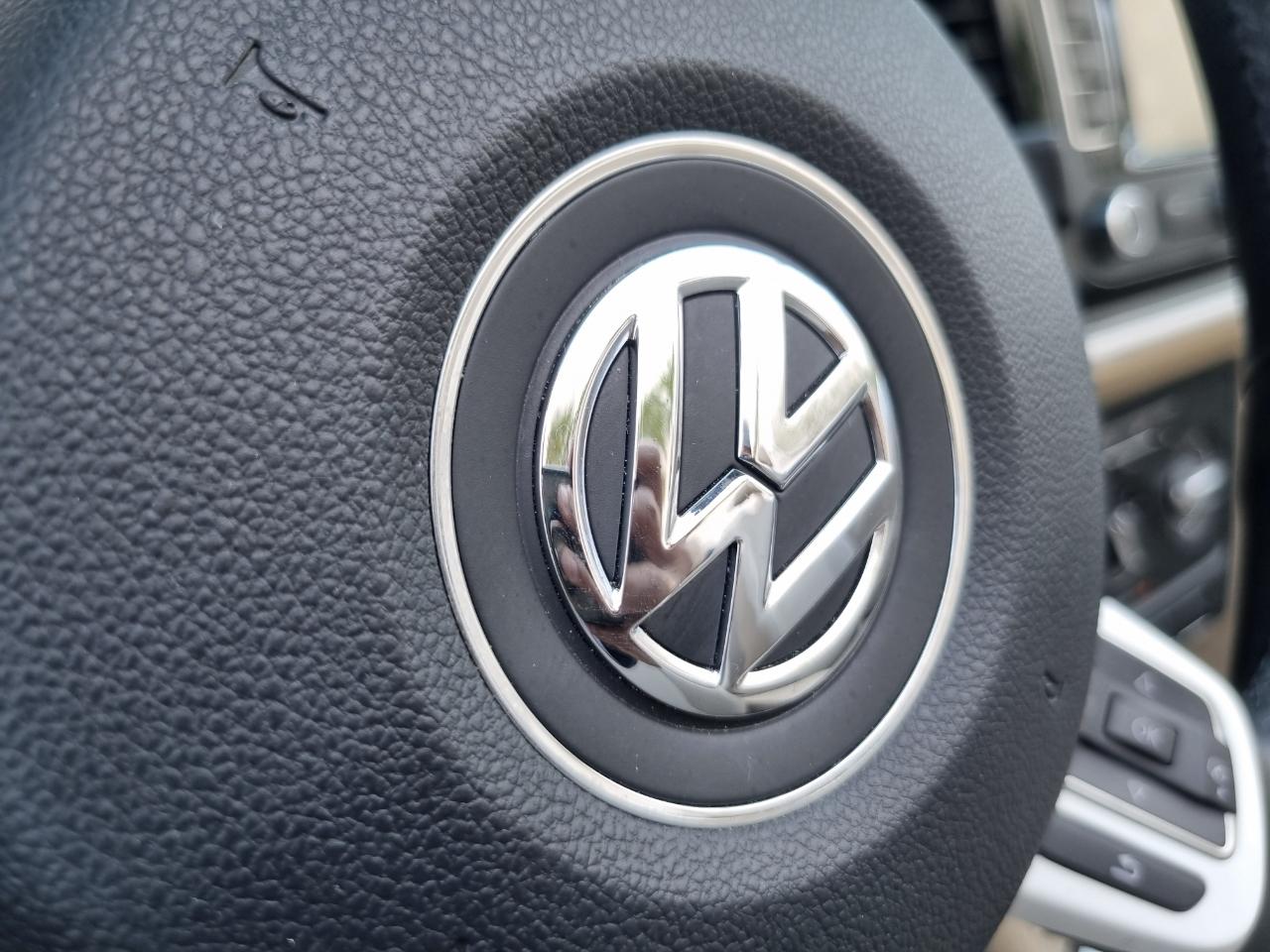 Volkswagen Beetle 2.0T Turbo Convertible 2013