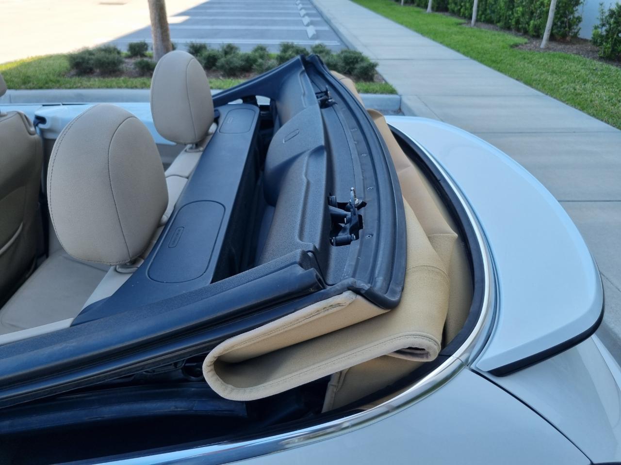 Volkswagen Beetle 2.0T Turbo Convertible 2013