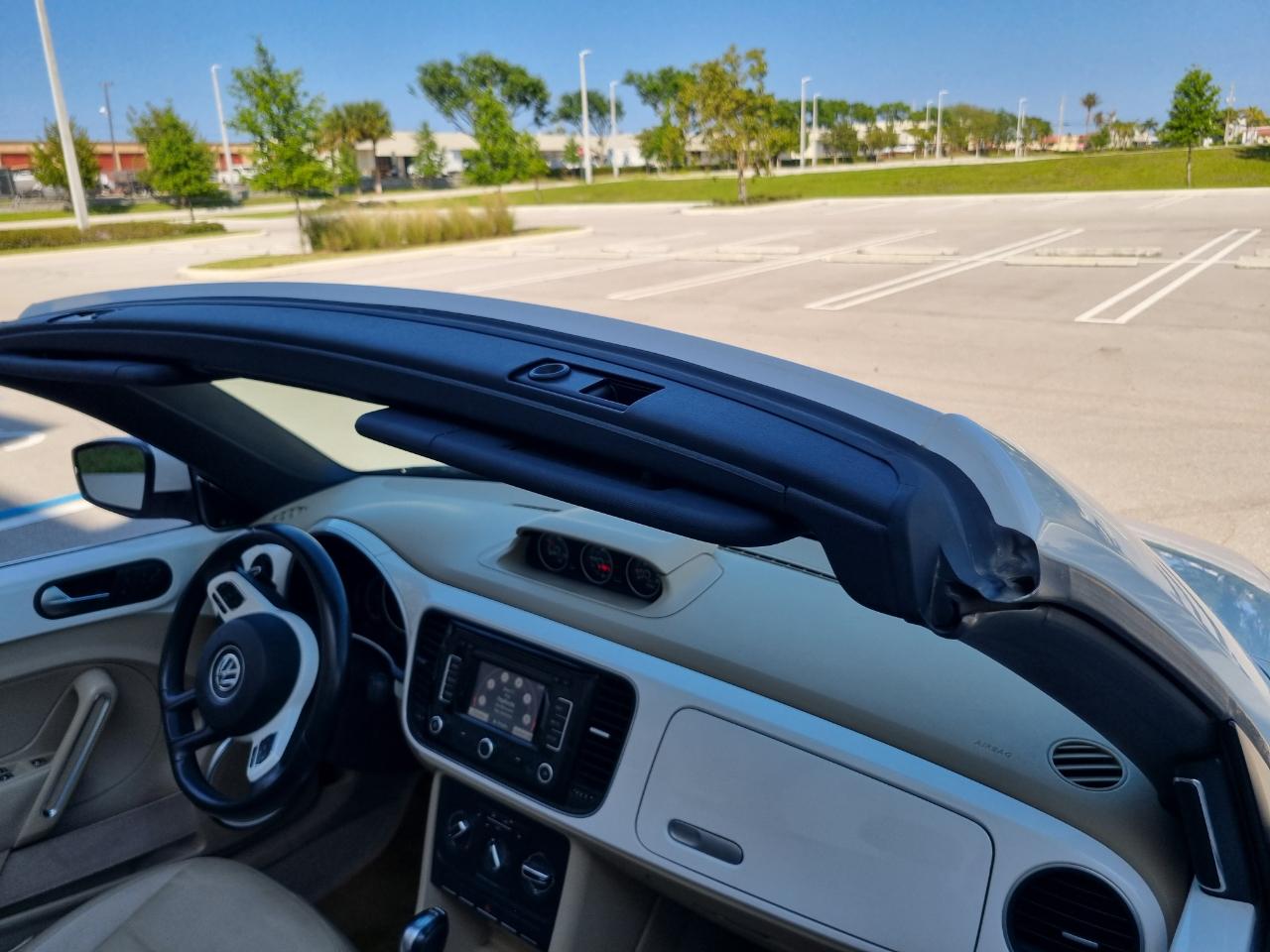 Volkswagen Beetle 2.0T Turbo Convertible 2013