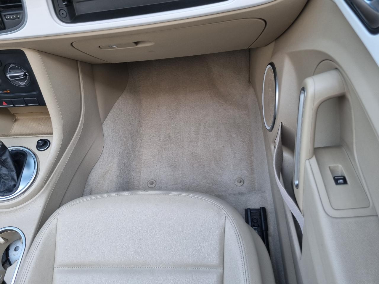 Volkswagen Beetle 2.0T Turbo Convertible 2013