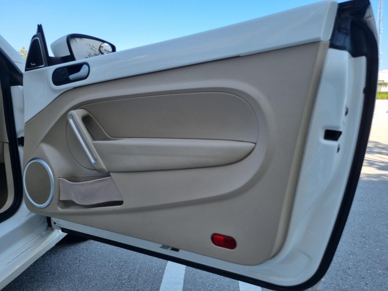 Volkswagen Beetle 2.0T Turbo Convertible 2013