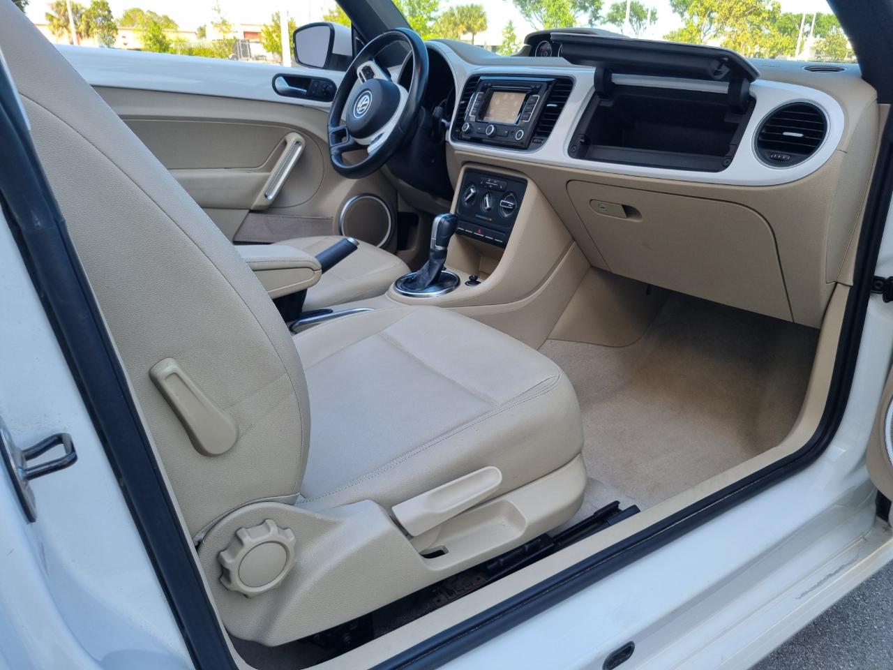 Volkswagen Beetle 2.0T Turbo Convertible 2013