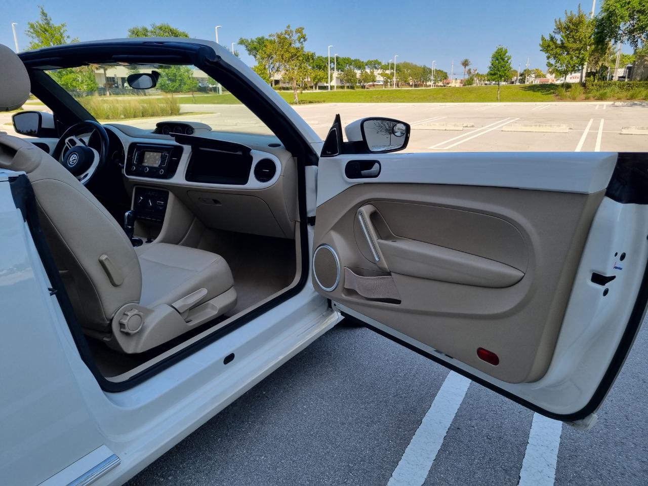 Volkswagen Beetle 2.0T Turbo Convertible 2013