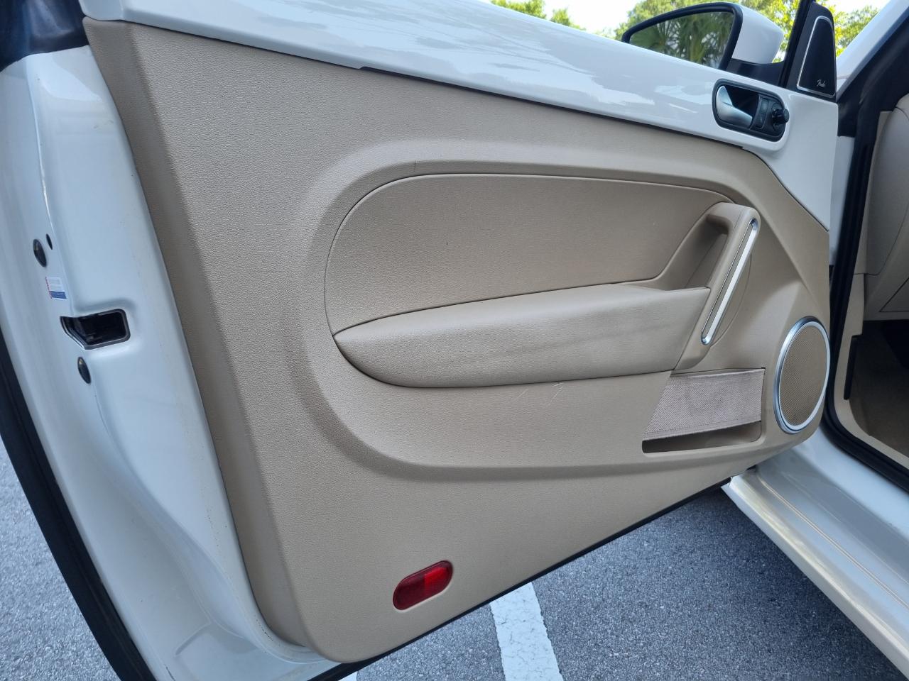 Volkswagen Beetle 2.0T Turbo Convertible 2013