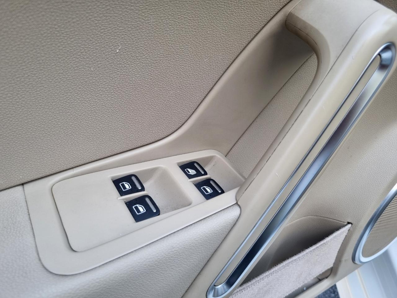 Volkswagen Beetle 2.0T Turbo Convertible 2013