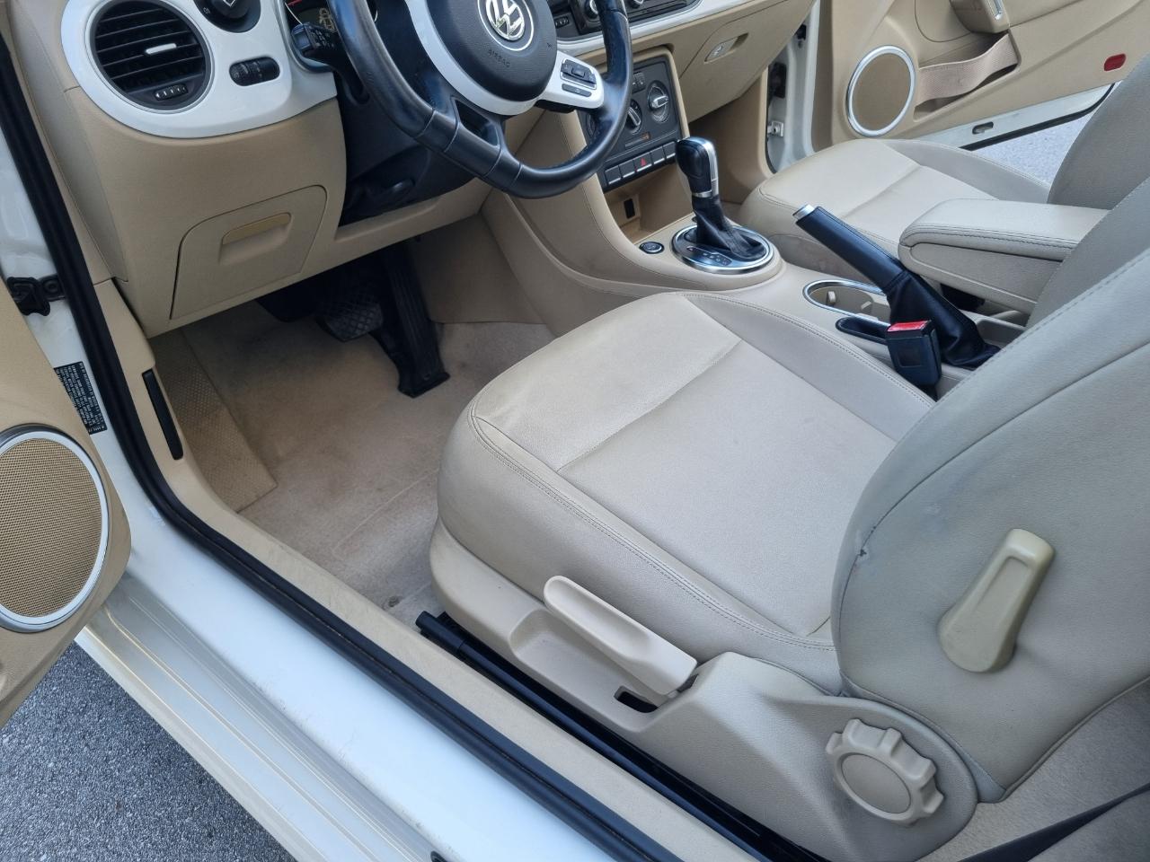 Volkswagen Beetle 2.0T Turbo Convertible 2013