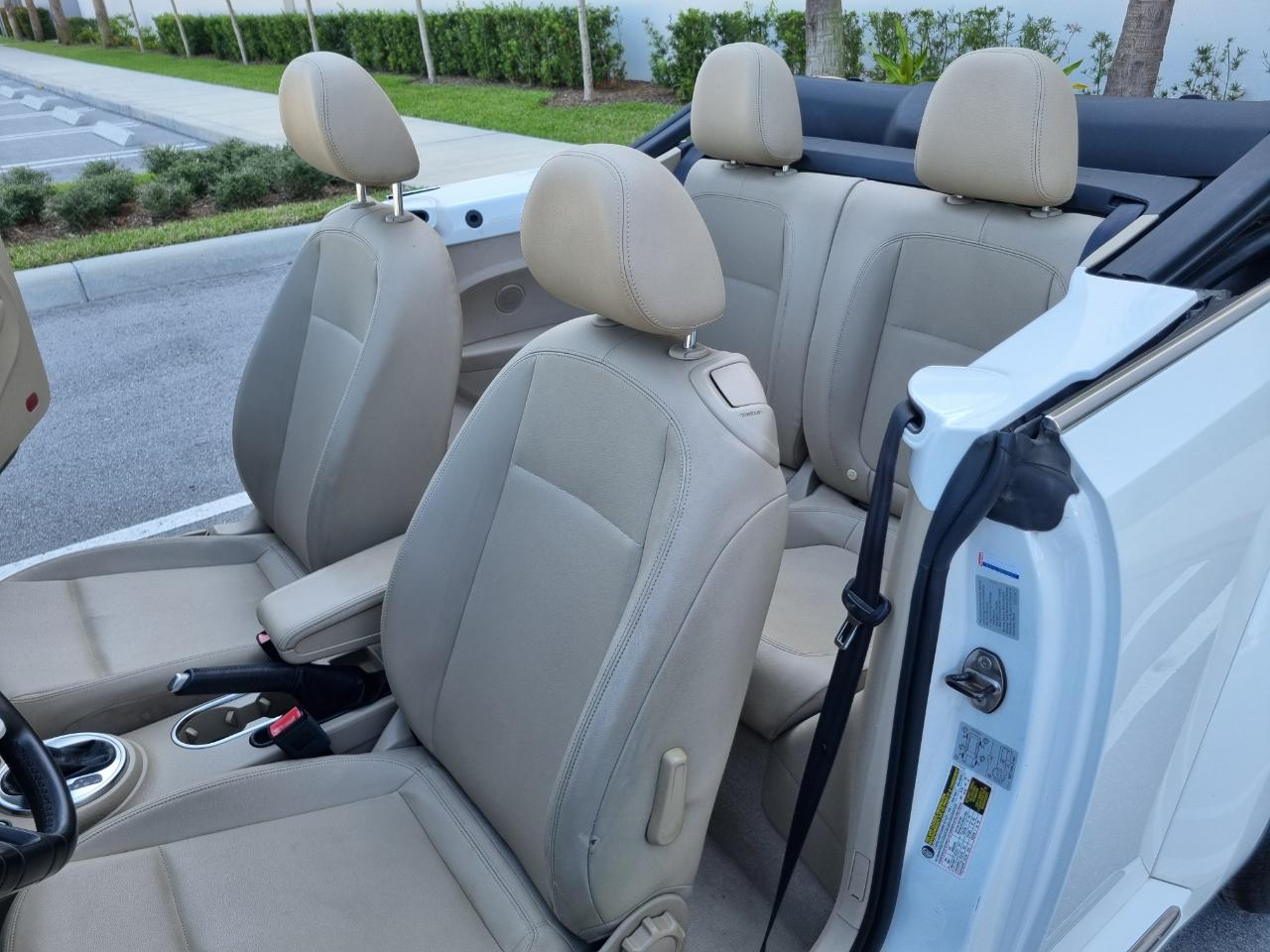 Volkswagen Beetle 2.0T Turbo Convertible 2013