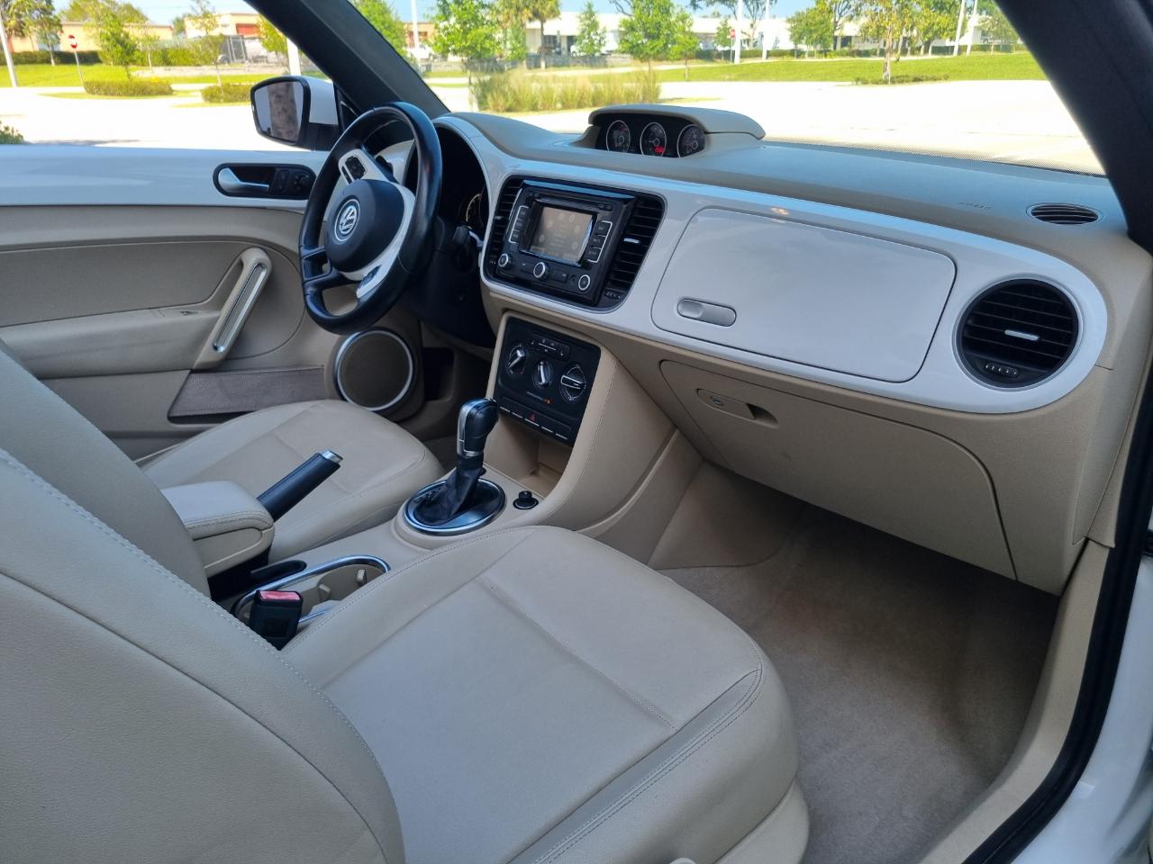 Volkswagen Beetle 2.0T Turbo Convertible 2013