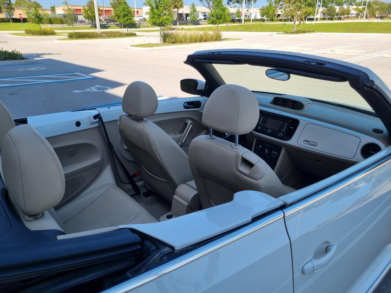 Volkswagen Beetle 2.0T Turbo Convertible 2013