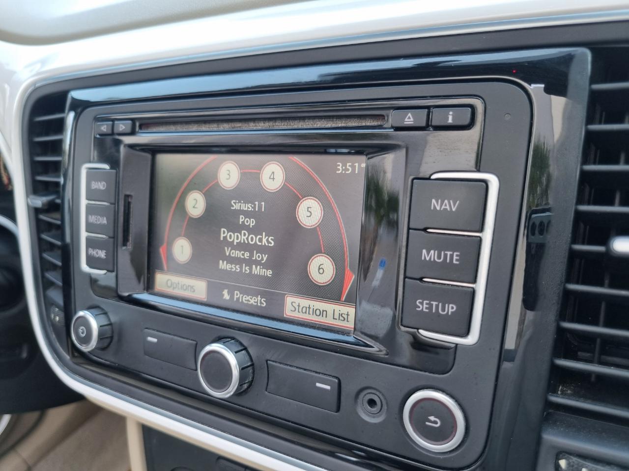 Volkswagen Beetle 2.0T Turbo Convertible 2013