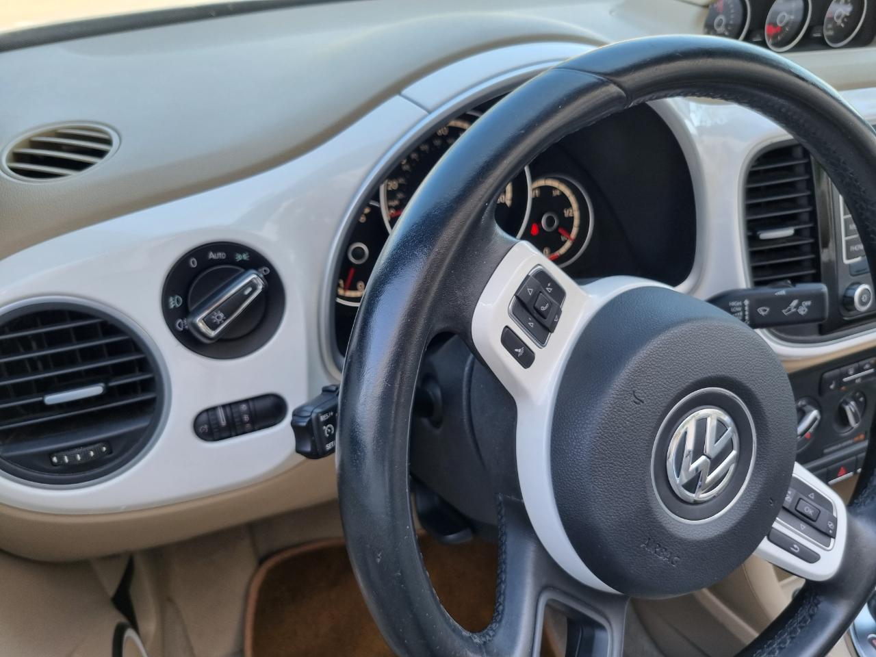 Volkswagen Beetle 2.0T Turbo Convertible 2013