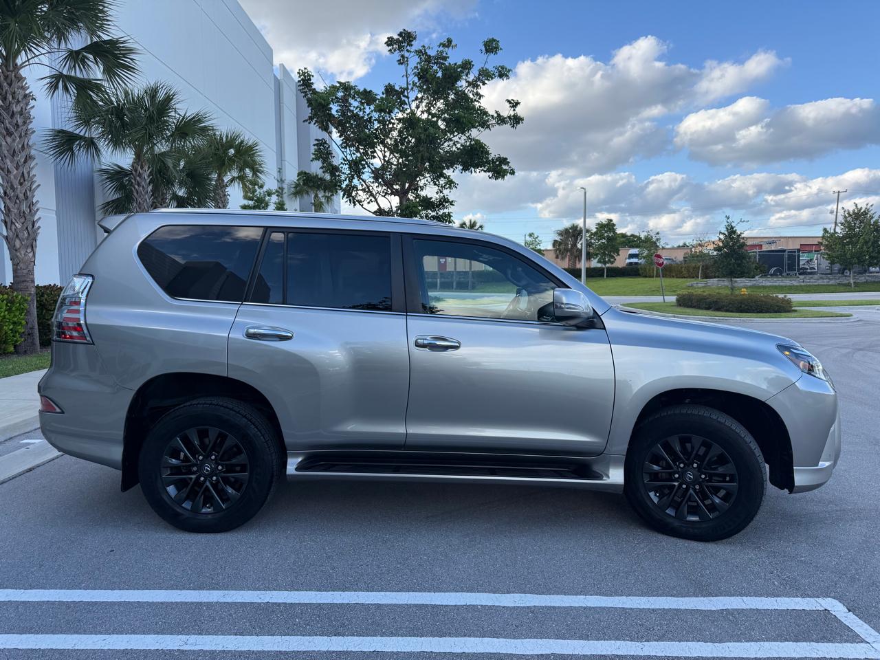 Lexus GX 460 Base 2023