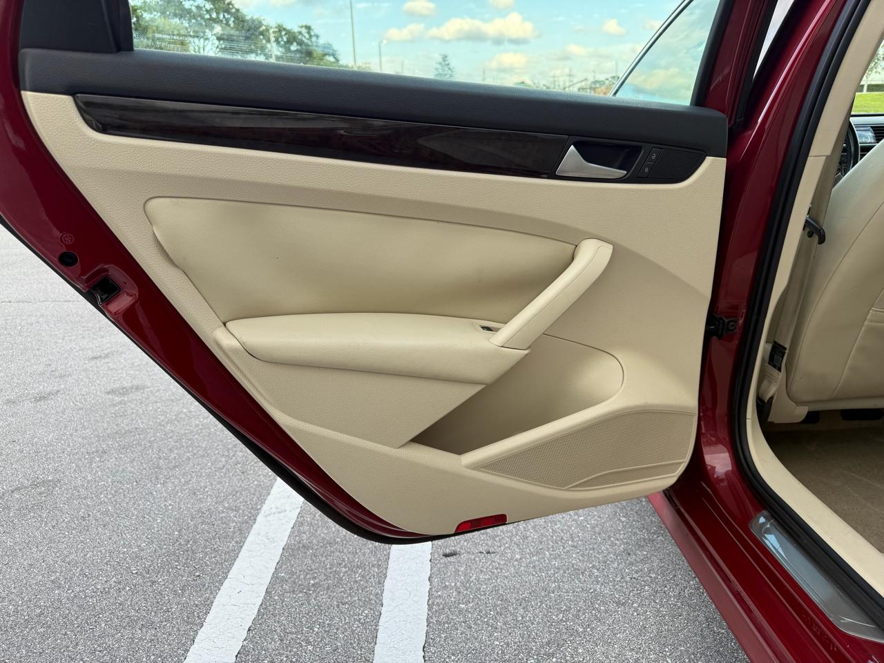 Volkswagen Passat TDI SEL Premium 6A 2015