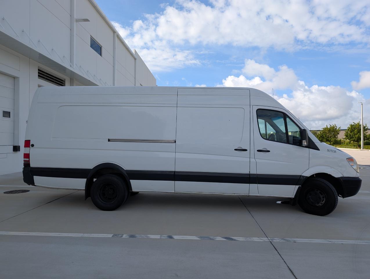 Freightliner Sprinter 3500 170-in. WB 2011