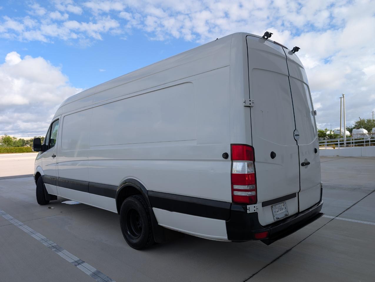 Freightliner Sprinter 3500 170-in. WB 2011