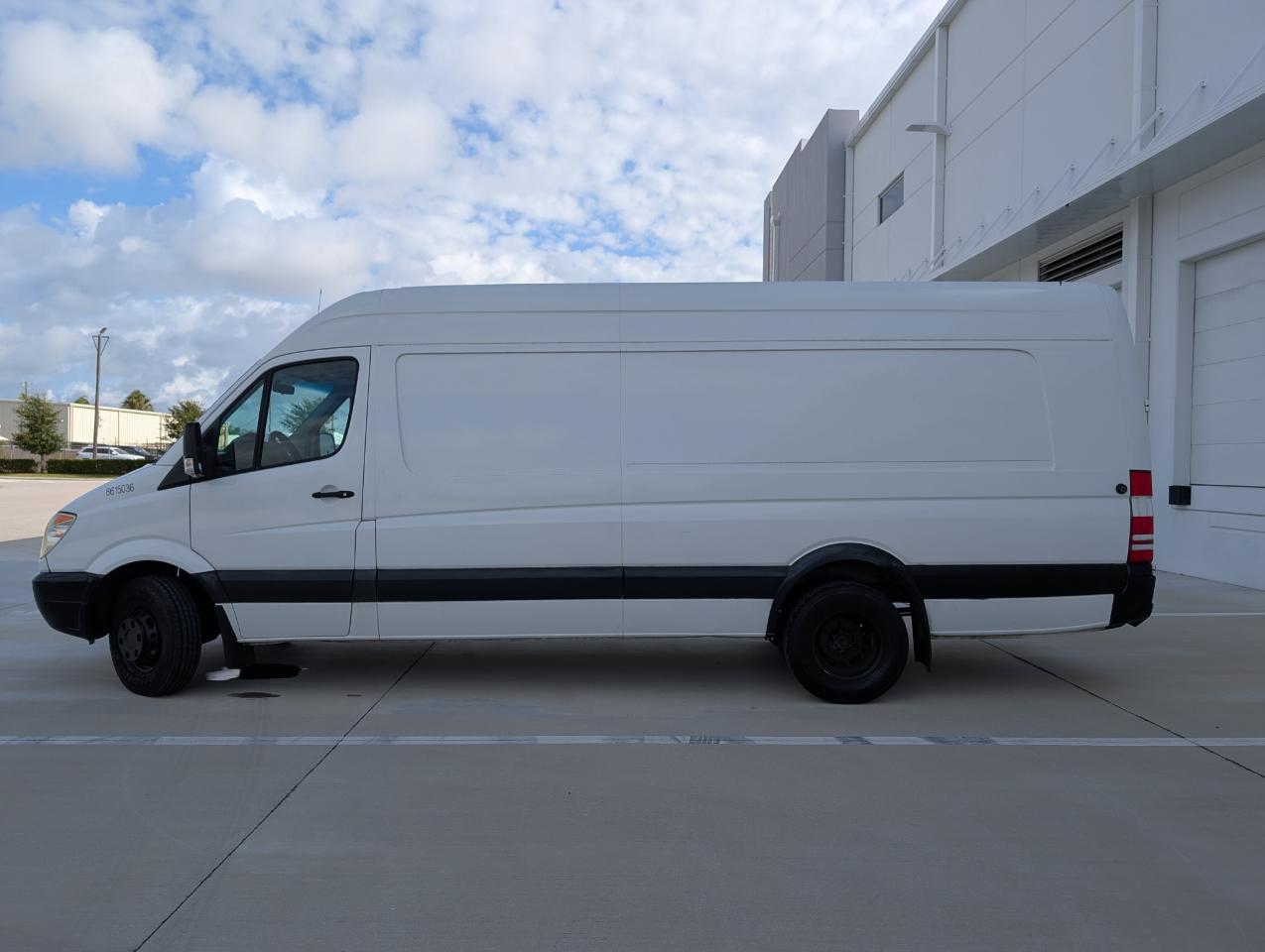 Freightliner Sprinter 3500 170-in. WB 2011