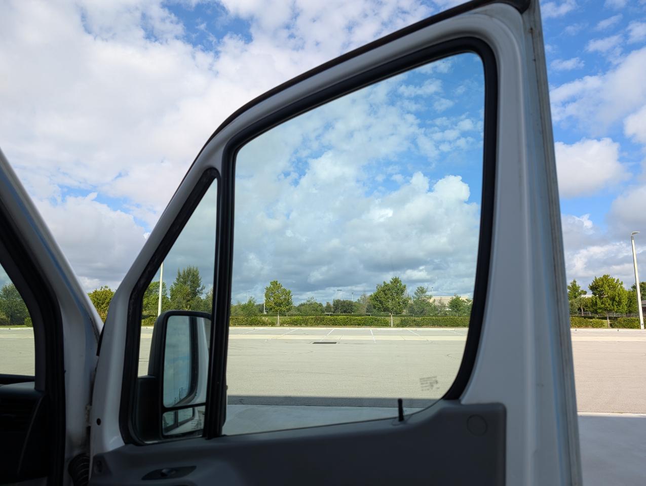 Freightliner Sprinter 3500 170-in. WB 2011