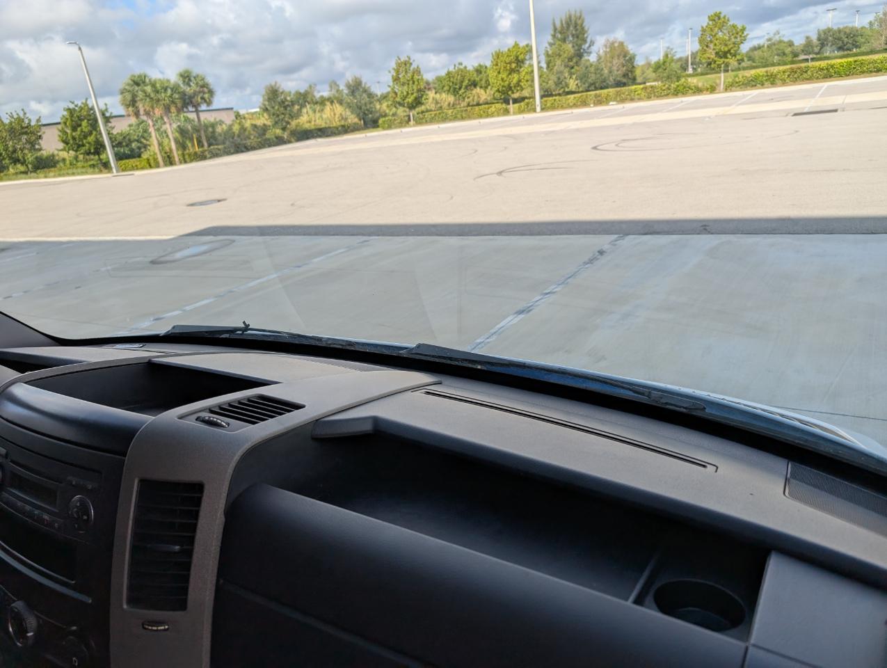Freightliner Sprinter 3500 170-in. WB 2011