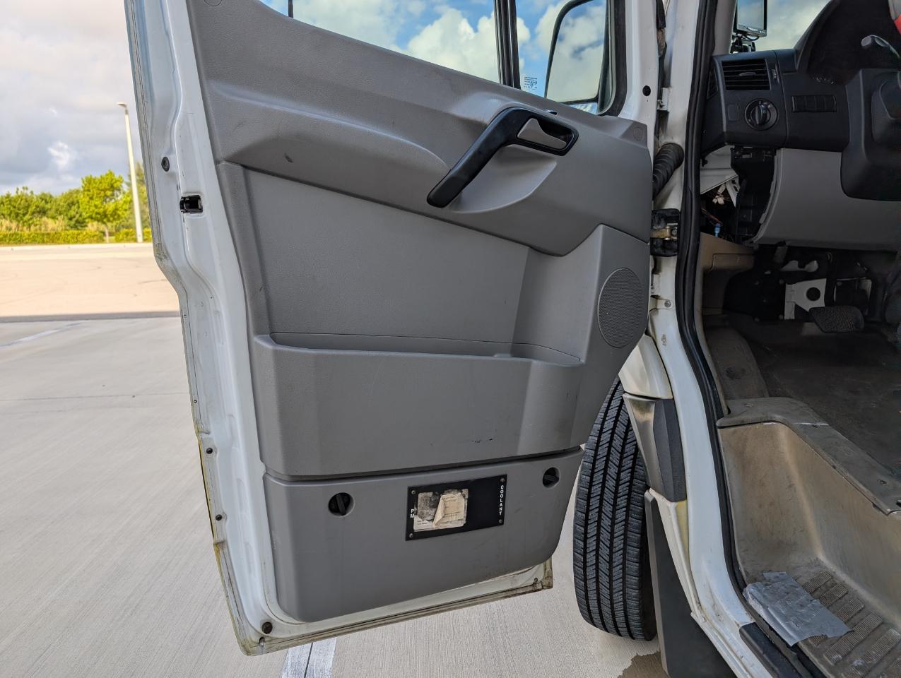 Freightliner Sprinter 3500 170-in. WB 2011
