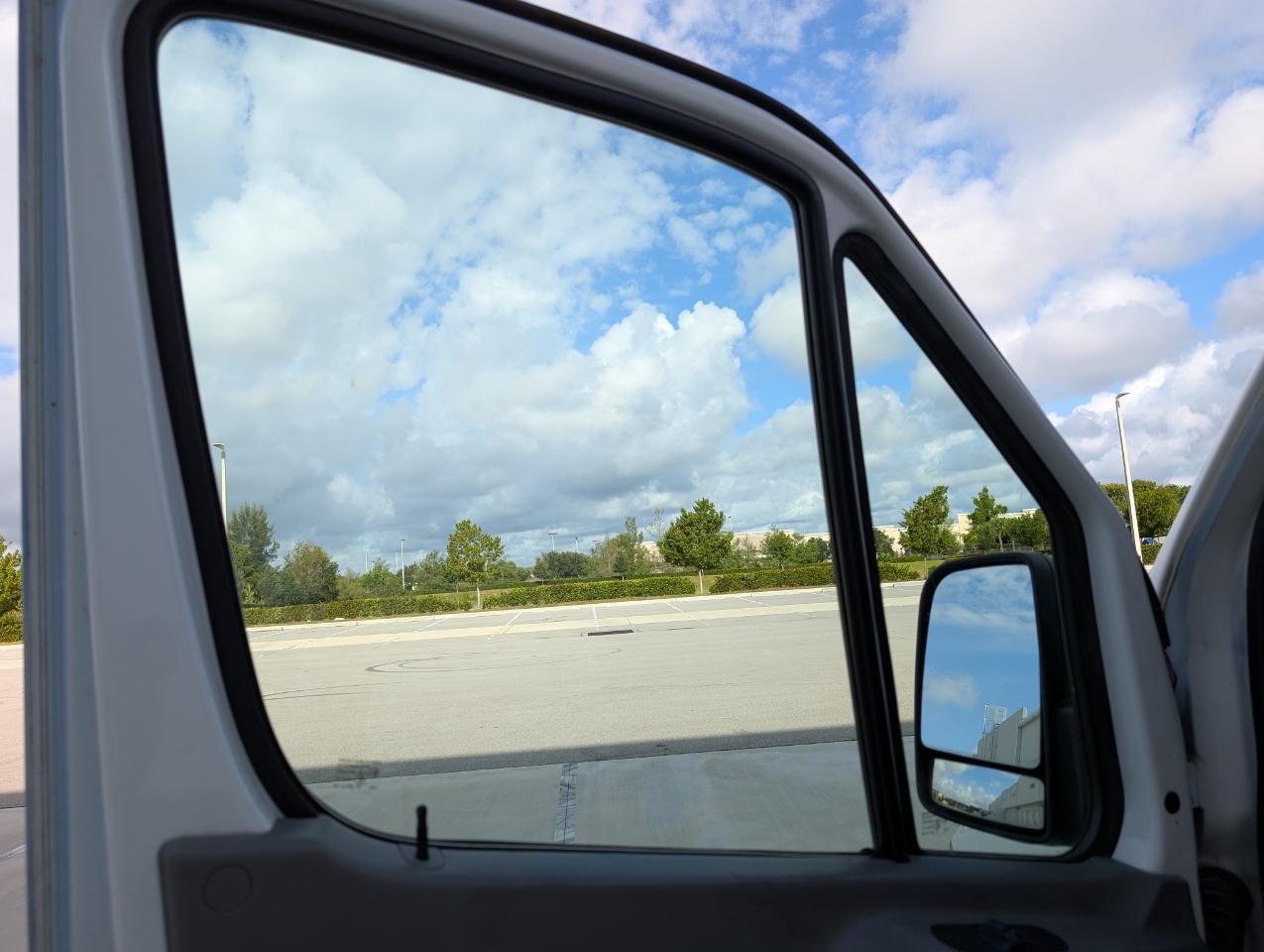 Freightliner Sprinter 3500 170-in. WB 2011