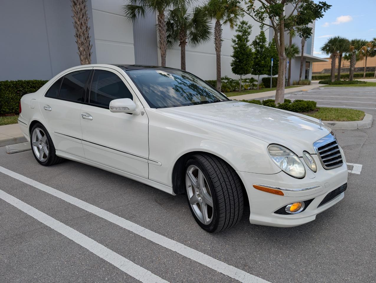Mercedes-Benz E-Class E350 Luxury Sedan 2009