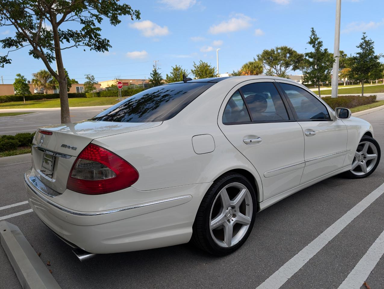 Mercedes-Benz E-Class E350 Luxury Sedan 2009