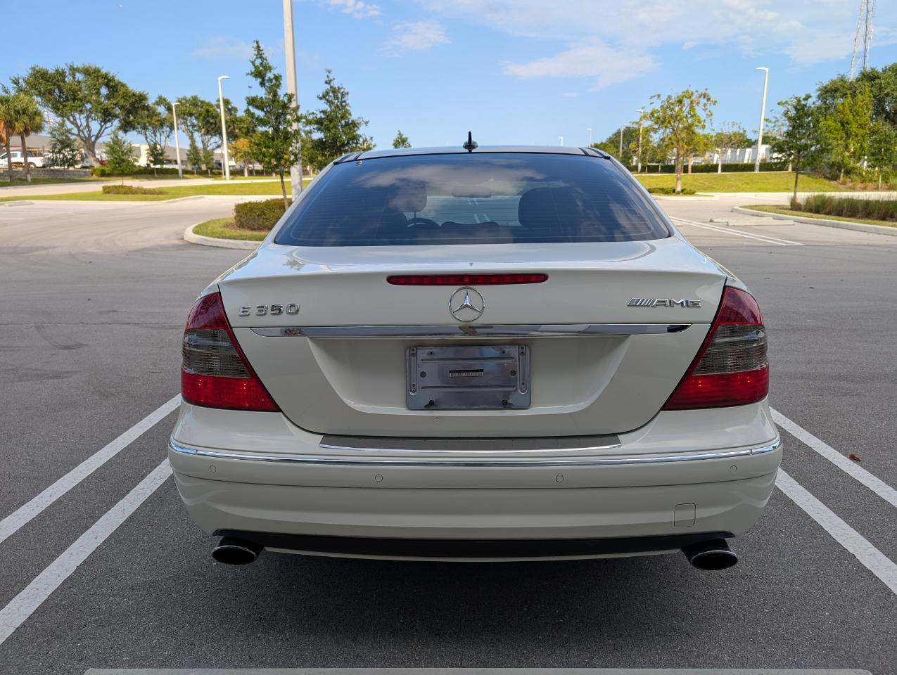 Mercedes-Benz E-Class E350 Luxury Sedan 2009