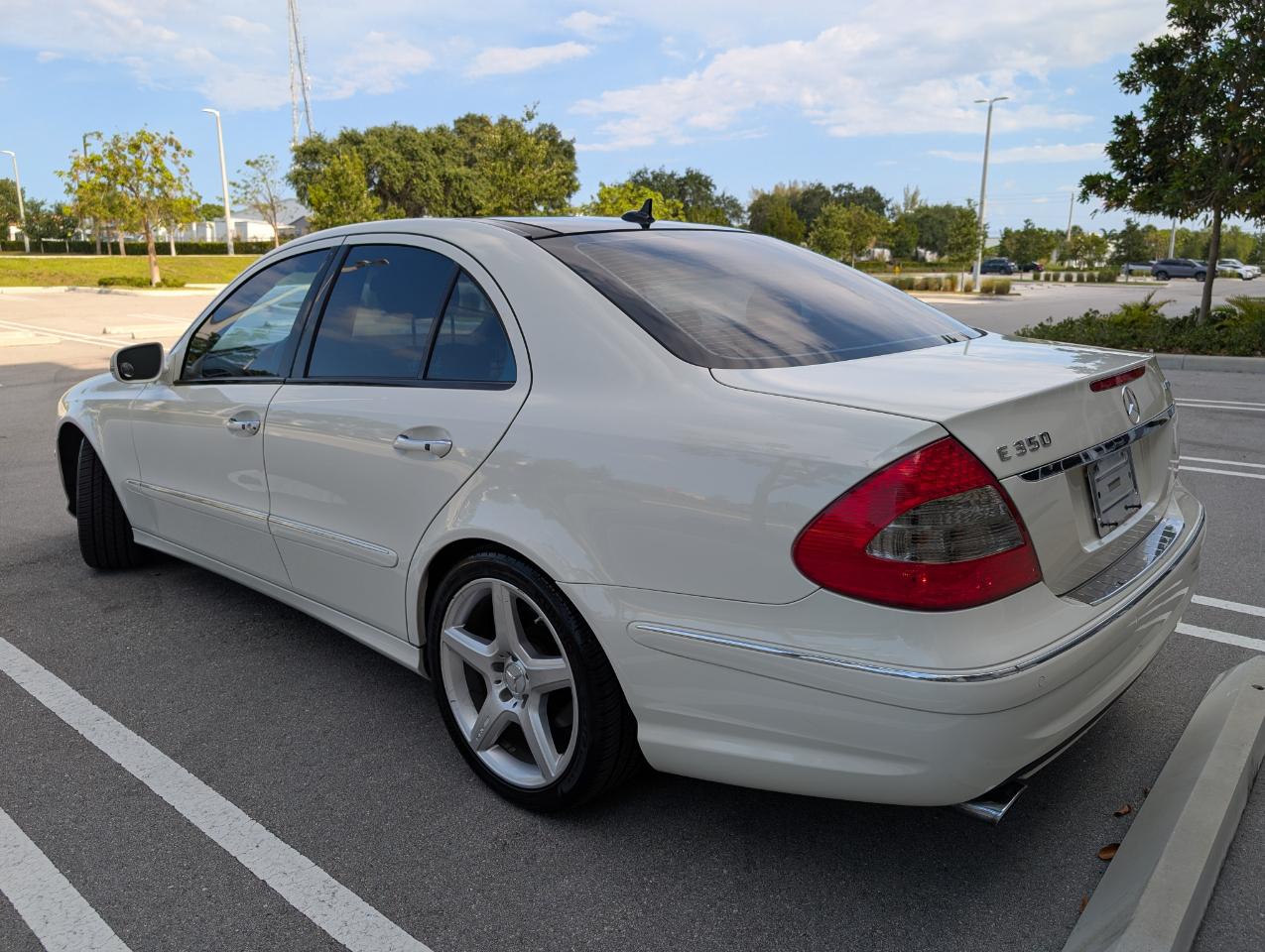 Mercedes-Benz E-Class E350 Luxury Sedan 2009