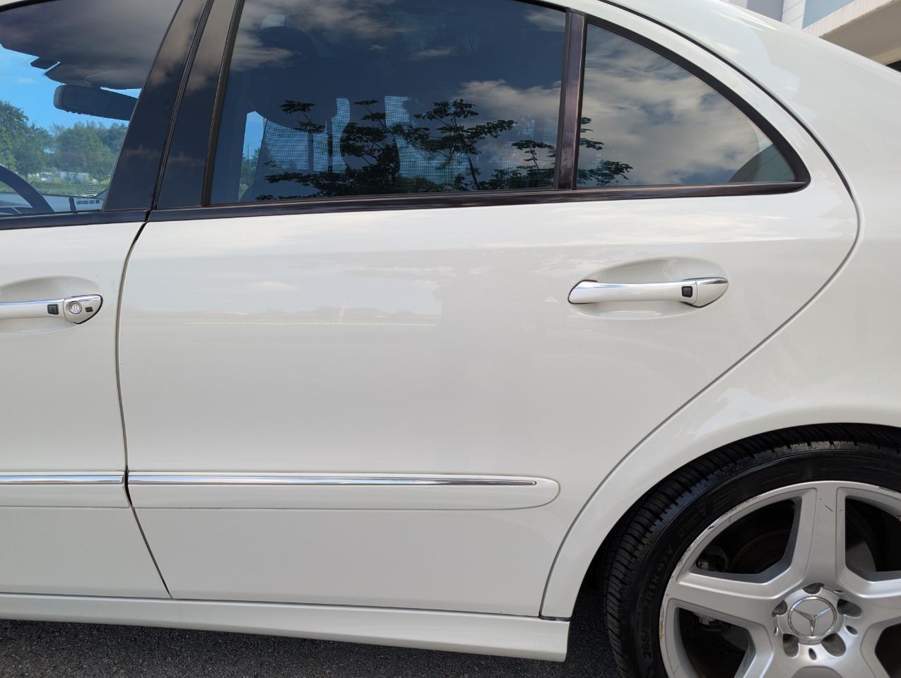 Mercedes-Benz E-Class E350 Luxury Sedan 2009