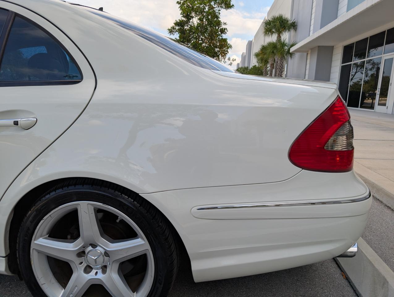Mercedes-Benz E-Class E350 Luxury Sedan 2009
