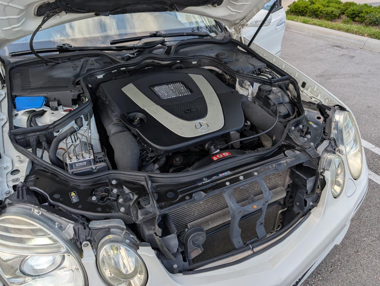 Mercedes-Benz E-Class E350 Luxury Sedan 2009