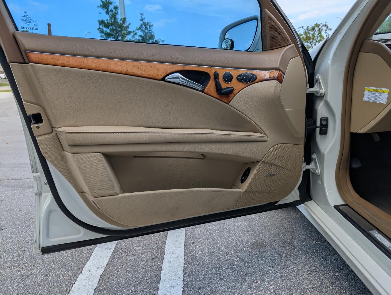 Mercedes-Benz E-Class E350 Luxury Sedan 2009