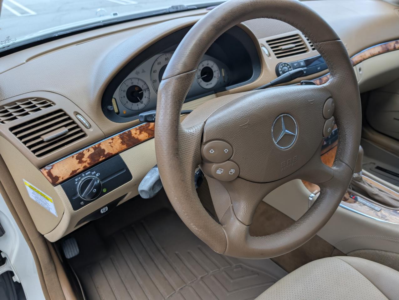 Mercedes-Benz E-Class E350 Luxury Sedan 2009