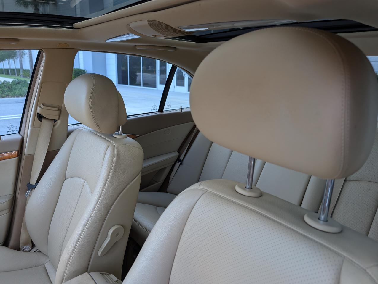 Mercedes-Benz E-Class E350 Luxury Sedan 2009