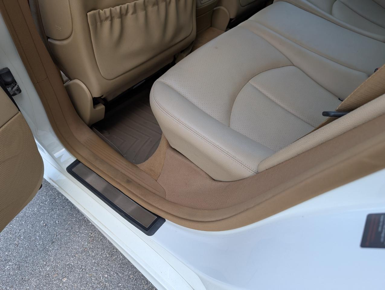 Mercedes-Benz E-Class E350 Luxury Sedan 2009