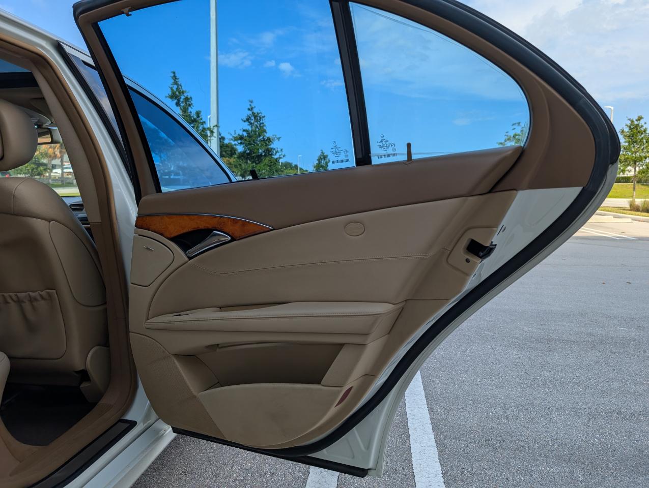 Mercedes-Benz E-Class E350 Luxury Sedan 2009