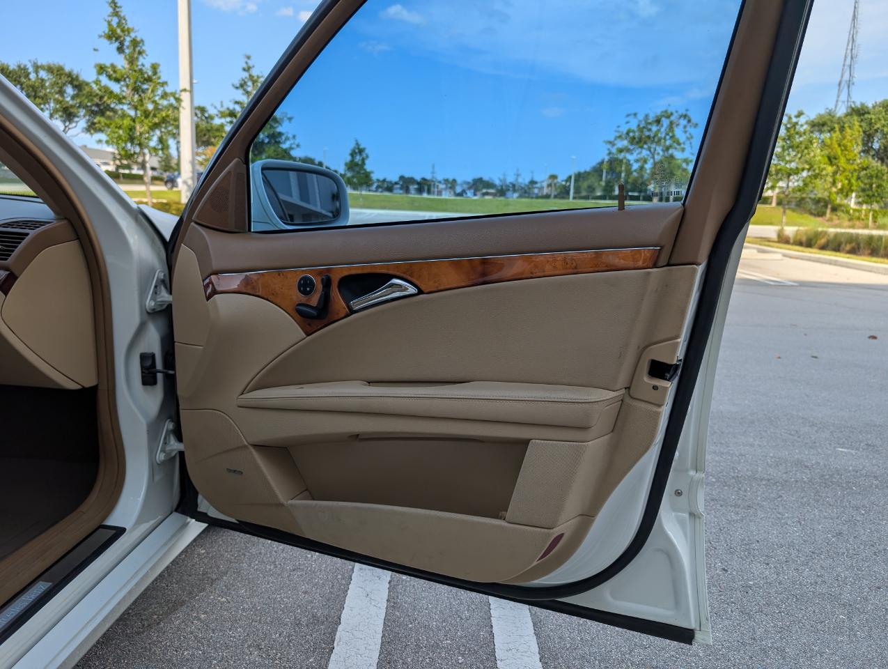 Mercedes-Benz E-Class E350 Luxury Sedan 2009
