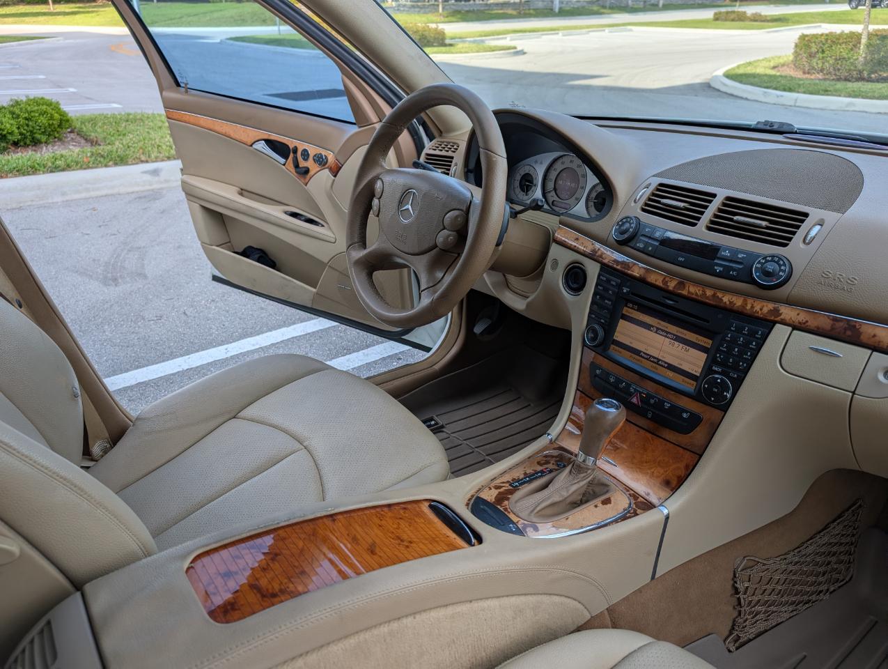 Mercedes-Benz E-Class E350 Luxury Sedan 2009
