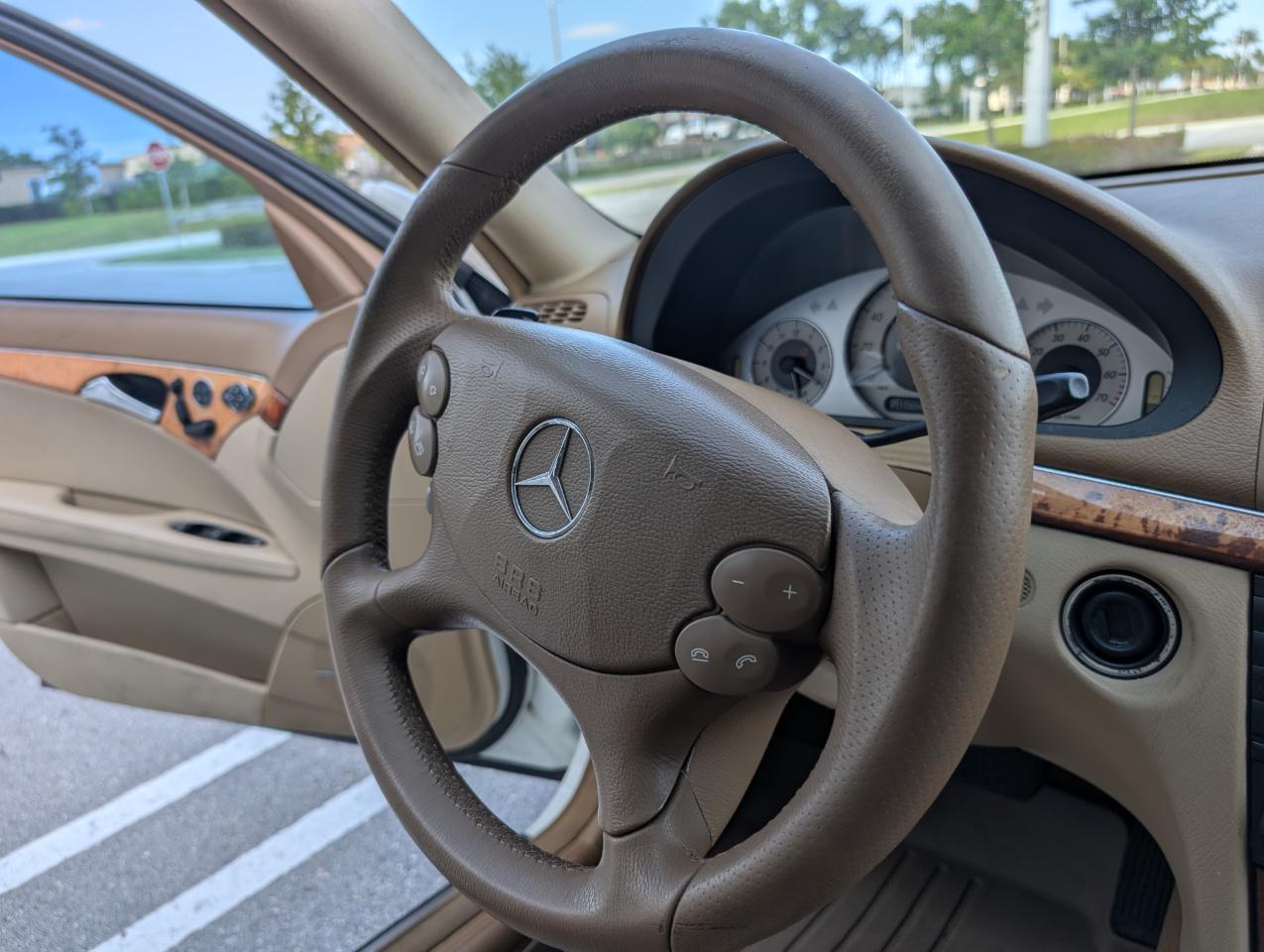 Mercedes-Benz E-Class E350 Luxury Sedan 2009